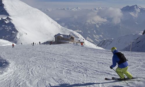 Skireise im Zillertal mit Single Aktiv Reisen, Winterlandschaft, Skiabfahrt.